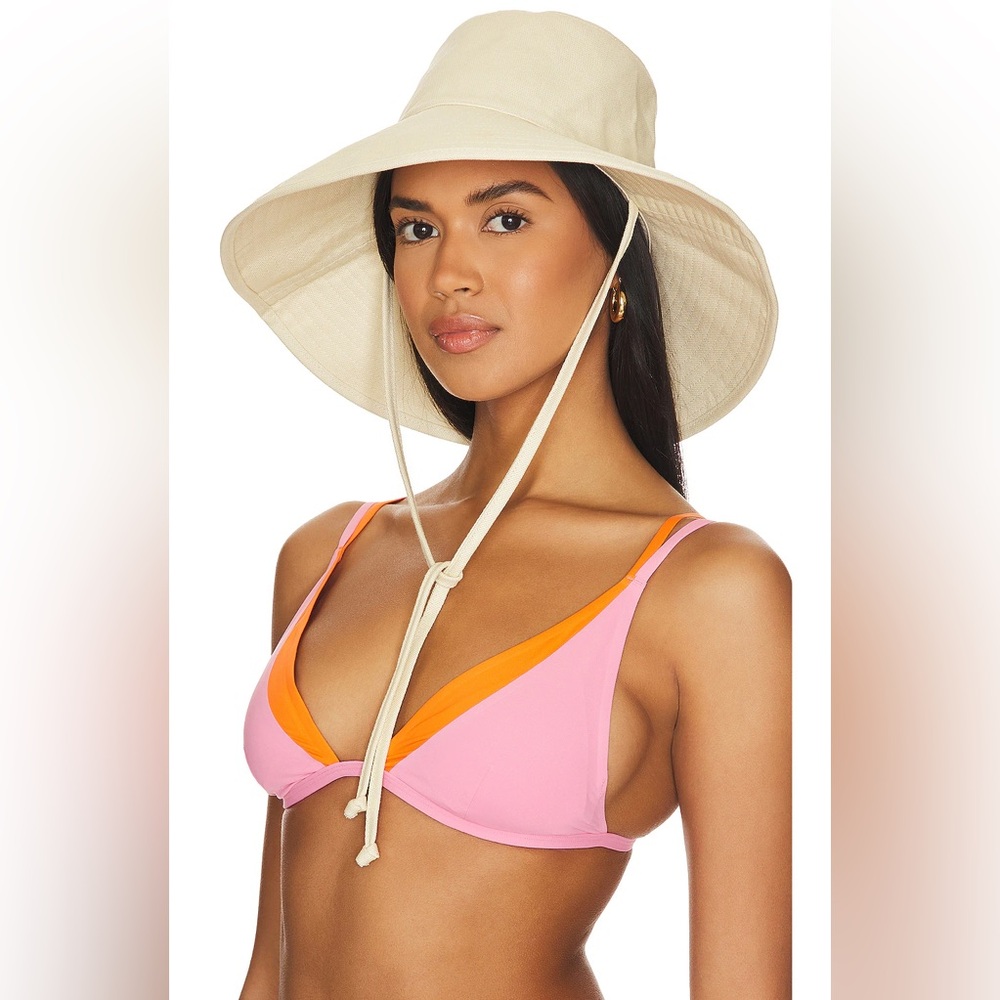 Lack of Color HOLIDAY BUCKET HAT IN BEIGE